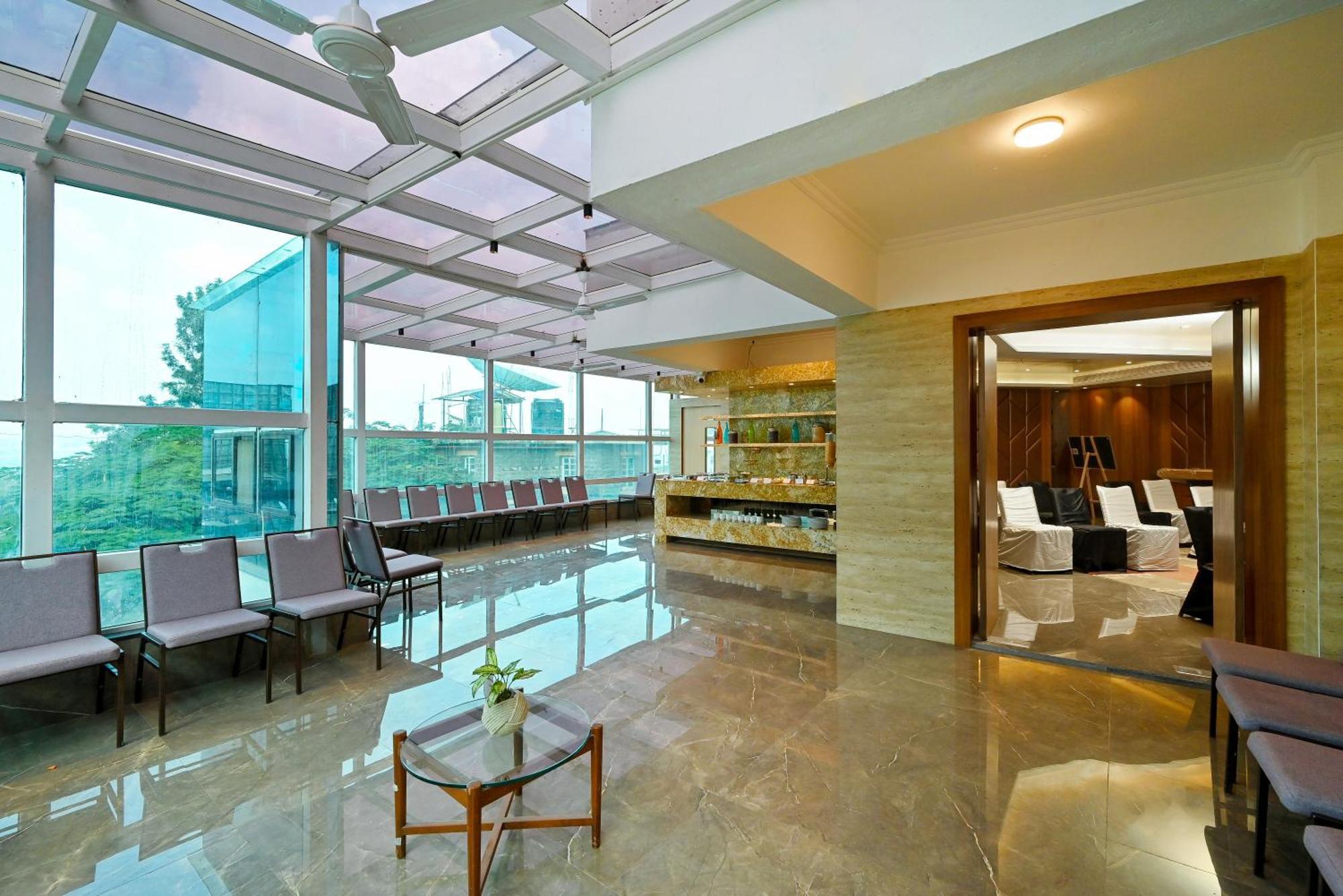 Maharaja Regency Hotel Satara Luaran gambar