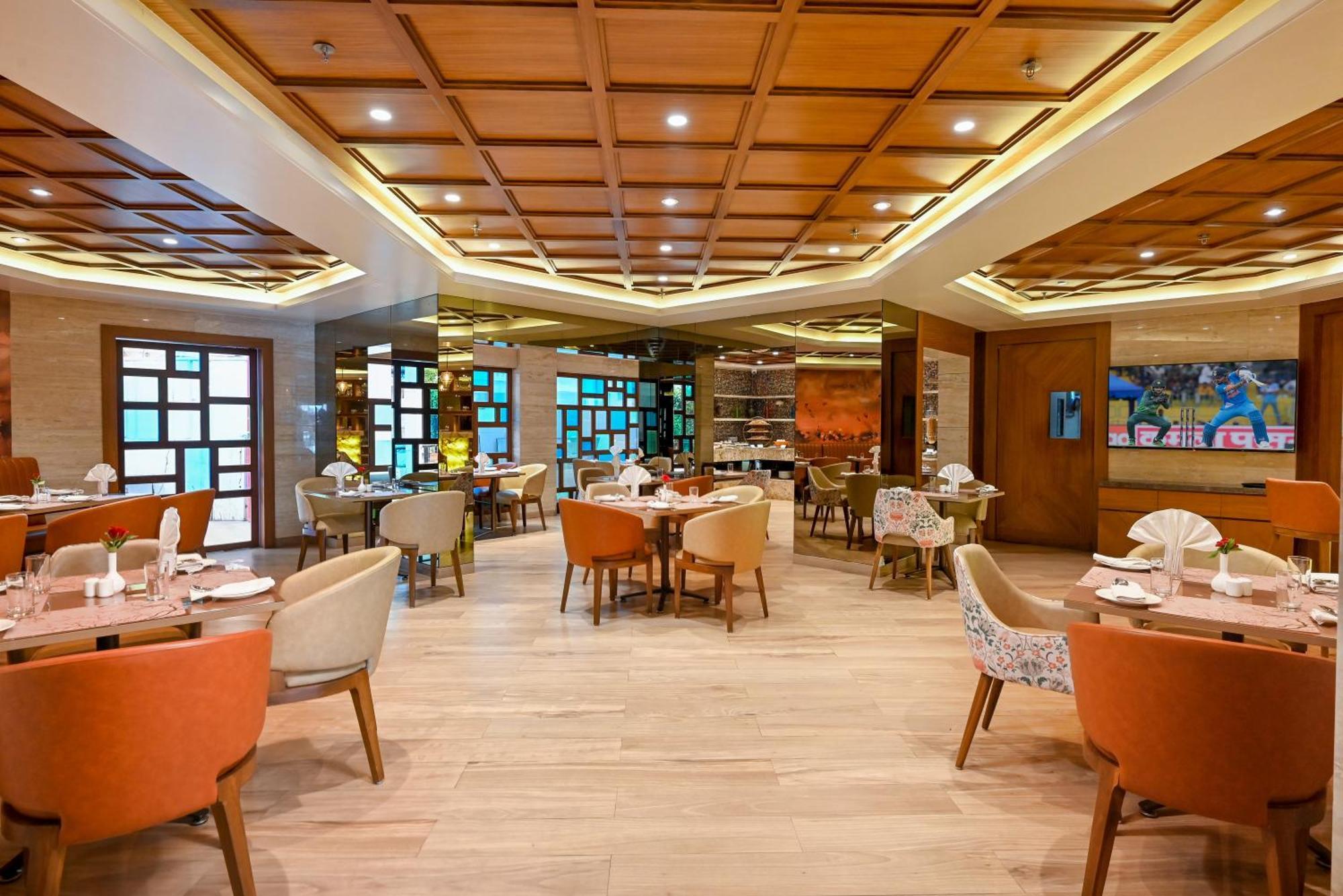 Maharaja Regency Hotel Satara Luaran gambar