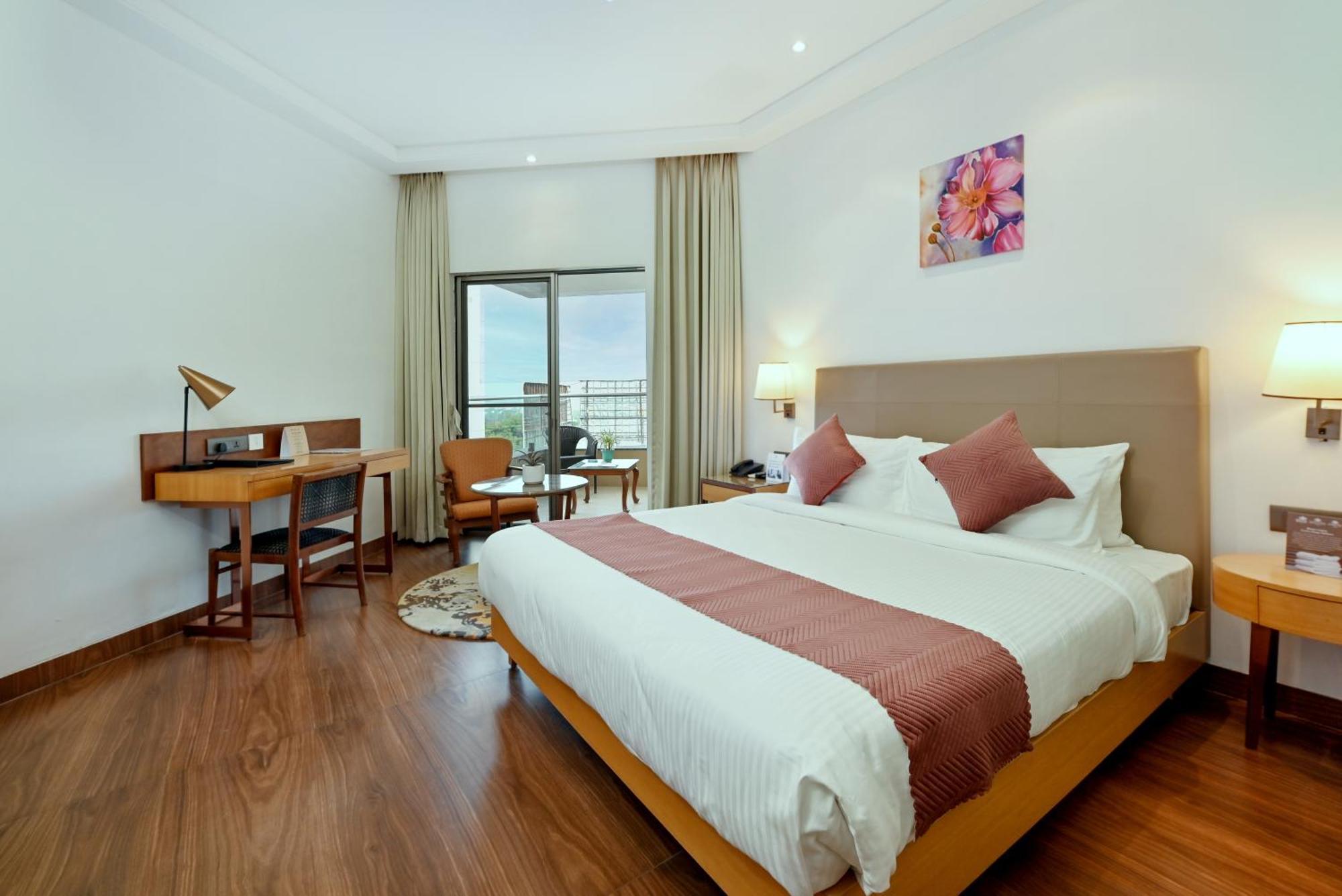 Maharaja Regency Hotel Satara Luaran gambar