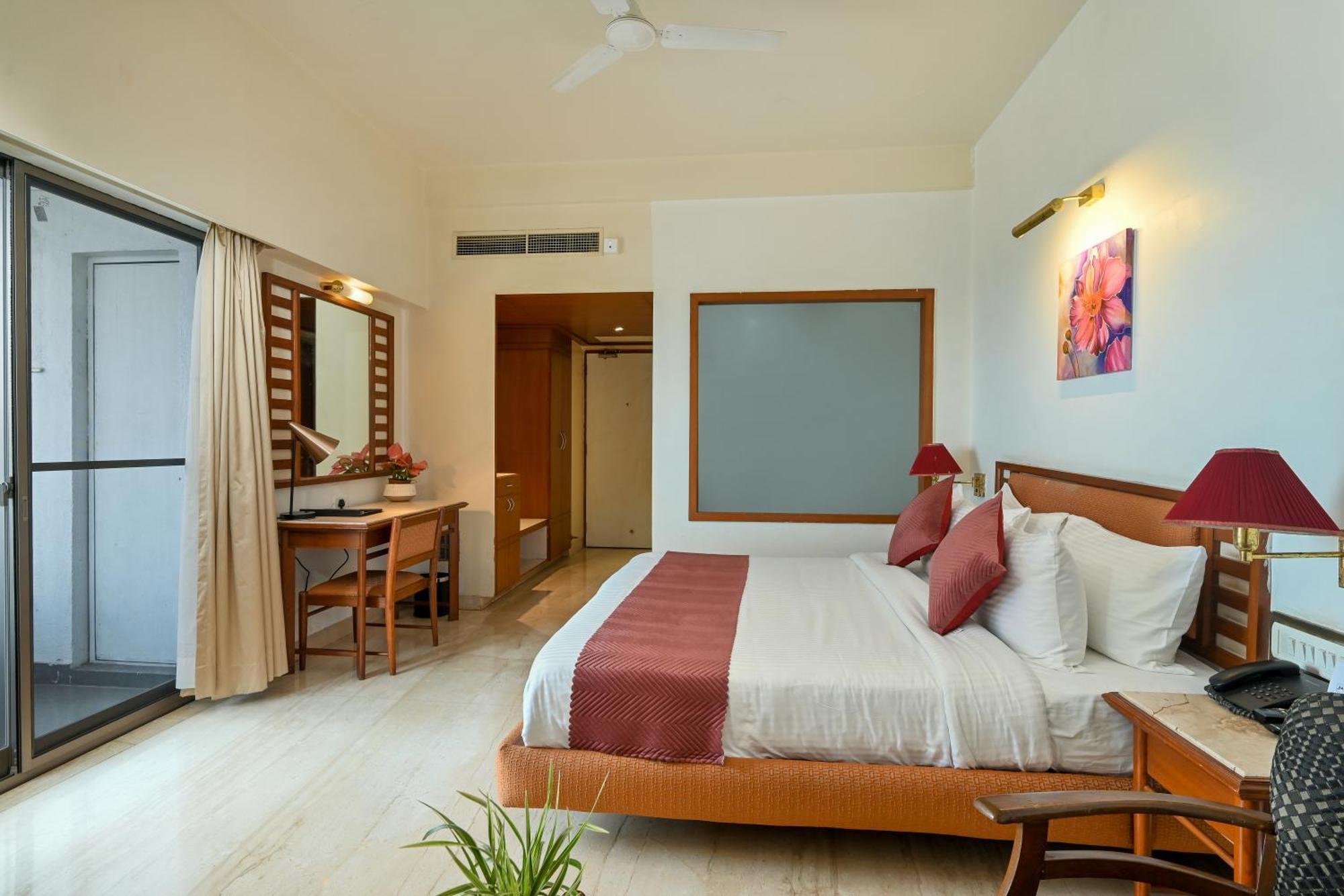 Maharaja Regency Hotel Satara Luaran gambar