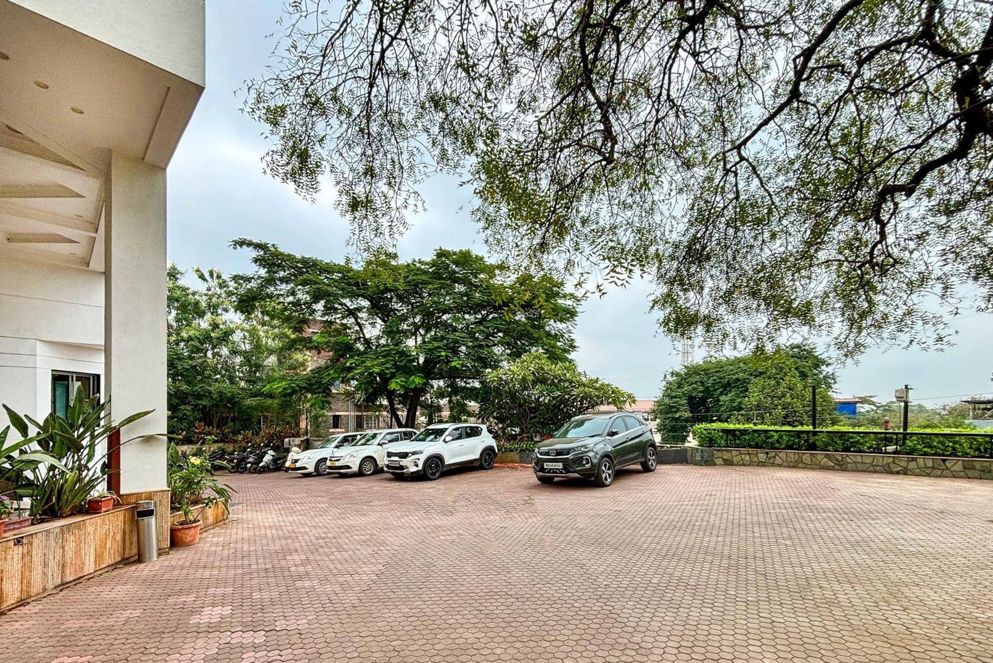 Maharaja Regency Hotel Satara Luaran gambar